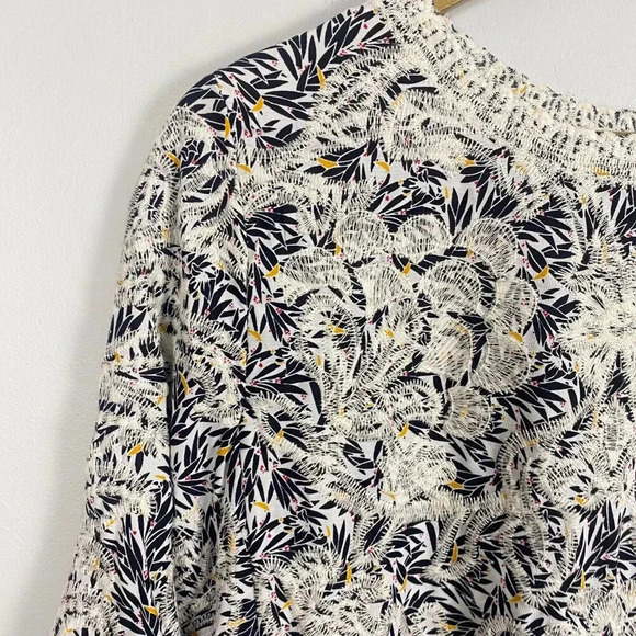 Solitaire Floral Boho Embroidered Top - Picture 3 of 10